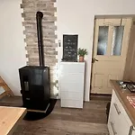 Maisonnette A La Campagne * Roissard